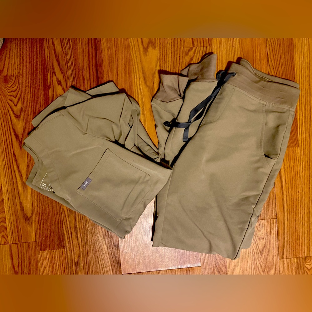FIGS jogger & top set LIMITED EDITION color Latte, barely worn